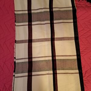 Reitmans Black and White Plaid Scarf